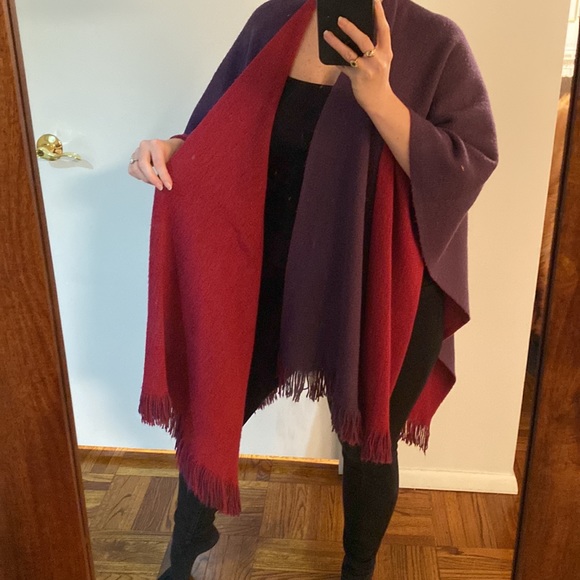 Double sided wool cape - Picture 3 of 12